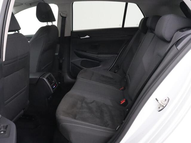 Volkswagen GOLF 1.5 TSI Style | Panoramadak | Stoelverwarming | Head-Up | Trekhaak | Camera | Massage | Carplay | Navigatie | Adaptive cruise | Harman/Kardon | Sfeerverlichting | Keyless | Park Assist | Getint glas