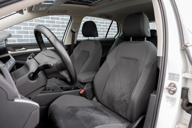 Volkswagen GOLF 1.5 TSI Life Business | Panoramadak | ErgoActive | Stoelmassage | Navigatie Discover Pro | Cruise Control Adaptief | Parkeersensoren | Lichtmetalen Velgen 17 inch | Alarm | LED Koplampen