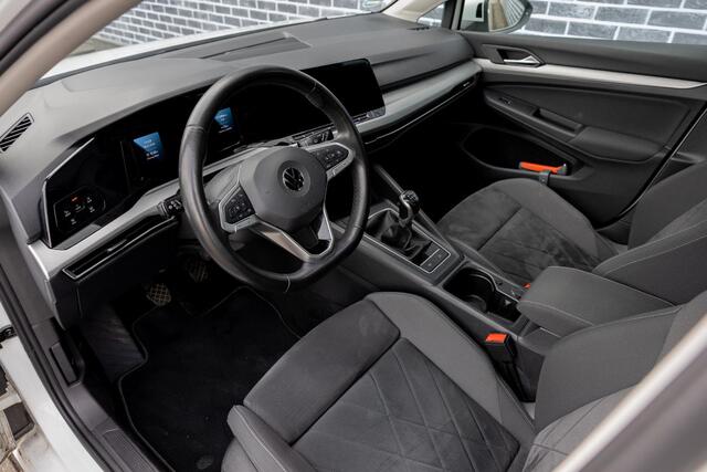 Volkswagen GOLF 1.5 TSI Life Business | Panoramadak | ErgoActive | Stoelmassage | Navigatie Discover Pro | Cruise Control Adaptief | Parkeersensoren | Lichtmetalen Velgen 17 inch | Alarm | LED Koplampen