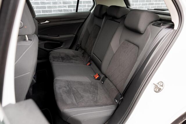 Volkswagen GOLF 1.5 TSI Life Business | Panoramadak | ErgoActive | Stoelmassage | Navigatie Discover Pro | Cruise Control Adaptief | Parkeersensoren | Lichtmetalen Velgen 17 inch | Alarm | LED Koplampen