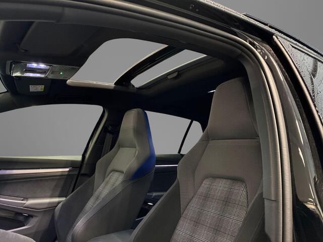 Volkswagen GOLF 1.5 272pk DSG eHybrid GTE · Panoramadak · 360 Camera · Wegklapbare Trekhaak · Stoel &-Stuurverwarming · 18'' Inch · Garantie t/m 13-08-2030 of 100.000km