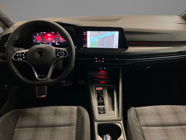 Volkswagen GOLF 1.4TSIeHybrid 180kW/245PK GTE · Panoramadak · Trekhaak · Camera · Stoelverwarming · Navigatie
