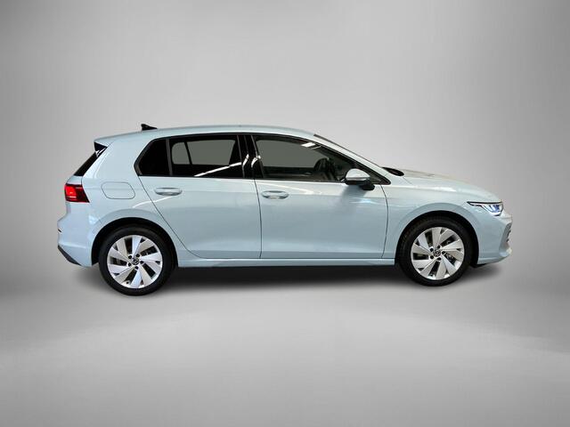 Volkswagen GOLF 1.5eHybrid 204pk Life Edition DSG · Apple/Android · Camera + Parkeersensoren · Dodehoeksensor · Stoel- & stuurverwarming · Garantie t/m 26-03-2030 of 100000km