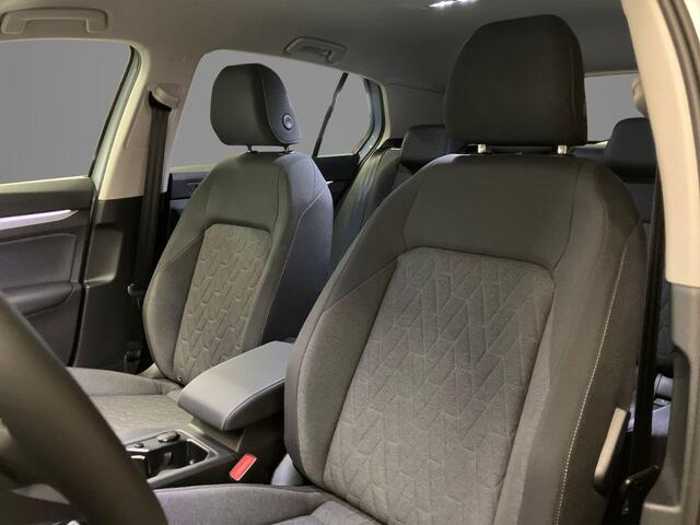 Volkswagen GOLF 1.5eHybrid 204pk Life Edition DSG · Apple/Android · Camera + Parkeersensoren · Dodehoeksensor · Stoel- & stuurverwarming · Garantie t/m 26-03-2030 of 100000km