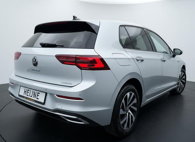 Volkswagen GOLF eHybrid PHEV 204PK DSG STYLE CAMERA/VELOURS/NAVI/IQ-LIGHT