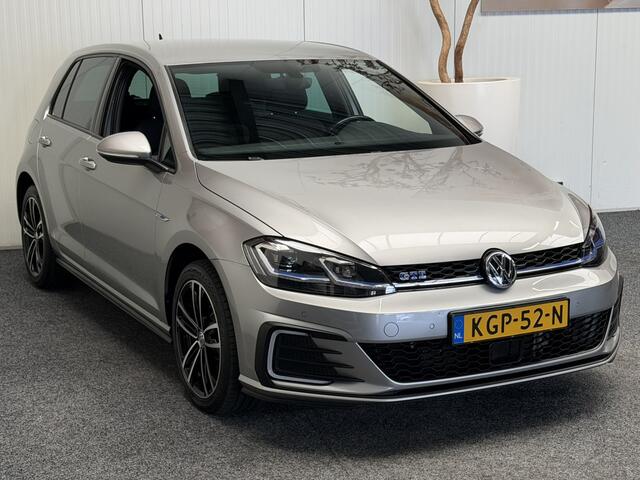 Volkswagen GOLF 1.4 eHYBRID GTE NAVIGATIE ADAPTIVE CRUISE CONTROL CLIMATE CONTROL APPLE CARPLAY/ANDROID VERMOEIDHEIDERKENNING KEYLESS GO ACHTERUITRIJCAMERA PDC ZEER MOOI !!