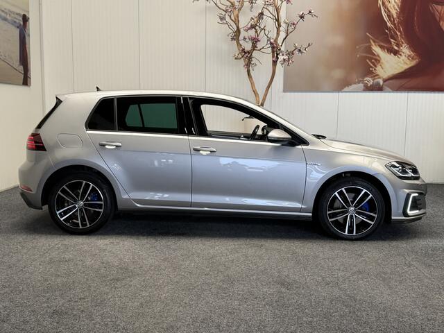 Volkswagen GOLF 1.4 eHYBRID GTE NAVIGATIE ADAPTIVE CRUISE CONTROL CLIMATE CONTROL APPLE CARPLAY/ANDROID VERMOEIDHEIDERKENNING KEYLESS GO ACHTERUITRIJCAMERA PDC ZEER MOOI !!