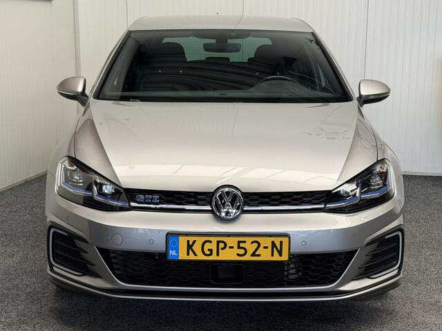 Volkswagen GOLF 1.4 eHYBRID GTE NAVIGATIE ADAPTIVE CRUISE CONTROL CLIMATE CONTROL APPLE CARPLAY/ANDROID VERMOEIDHEIDERKENNING KEYLESS GO ACHTERUITRIJCAMERA PDC ZEER MOOI !!