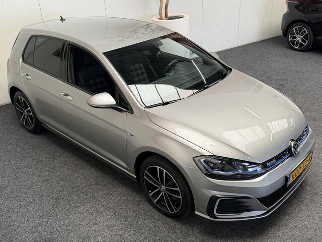Volkswagen GOLF 1.4 eHYBRID GTE NAVIGATIE ADAPTIVE CRUISE CONTROL CLIMATE CONTROL APPLE CARPLAY/ANDROID VERMOEIDHEIDERKENNING KEYLESS GO ACHTERUITRIJCAMERA PDC ZEER MOOI !!