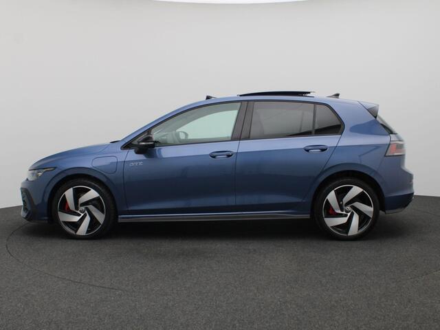 Volkswagen GOLF 1.5 eHybrid GTE 272PK DSG Panoramadak, Trekhaak, Dynamic Chassis, Head-Up Display, Memorystoel, Leder, 18" LM Velgen