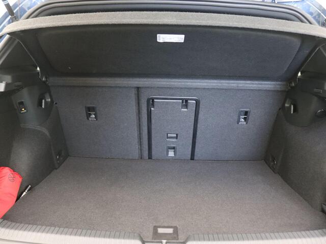 Volkswagen GOLF 1.5 eHybrid GTE 272PK DSG Panoramadak, Trekhaak, Dynamic Chassis, Head-Up Display, Memorystoel, Leder, 18" LM Velgen