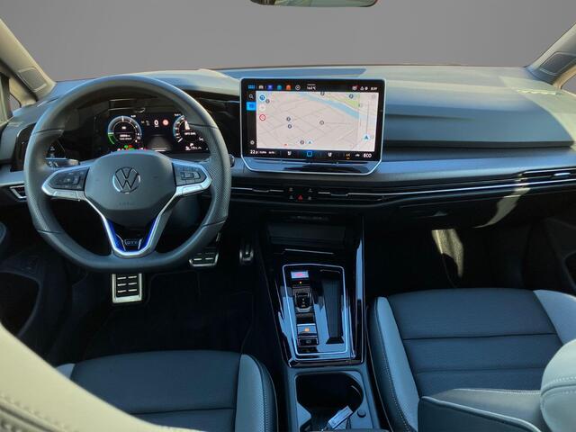 Volkswagen GOLF 1.5eHybrid 200kW/272PK Black Style GTE · Panoramadak · Leder · Trekhaak · Camera · Garantie t/m 09-07-2030 of 100000km