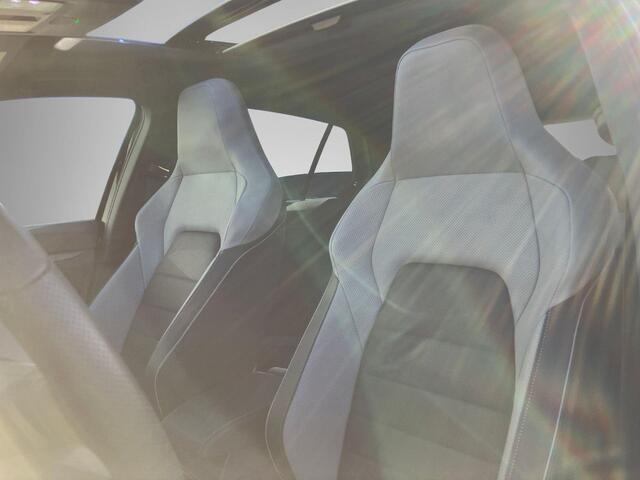 Volkswagen GOLF 1.5eHybrid 200kW/272PK Black Style GTE · Panoramadak · Leder · Trekhaak · Camera · Garantie t/m 09-07-2030 of 100000km
