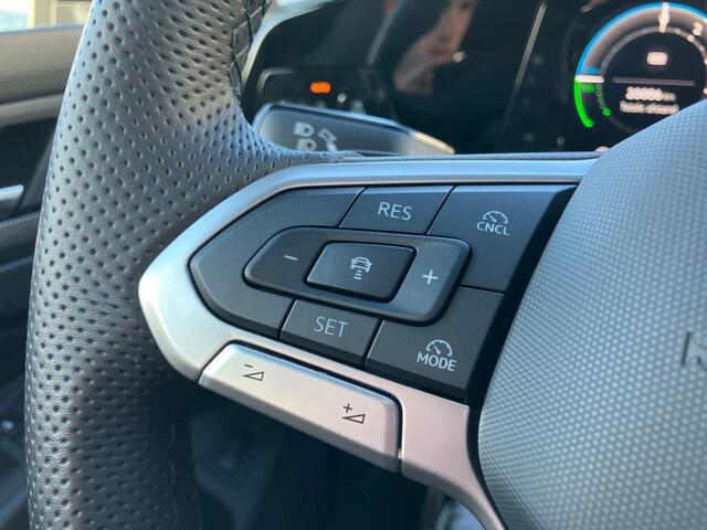 Volkswagen GOLF 1.5eHybrid 200kW/272PK Black Style GTE · Panoramadak · Leder · Trekhaak · Camera · Garantie t/m 09-07-2030 of 100000km