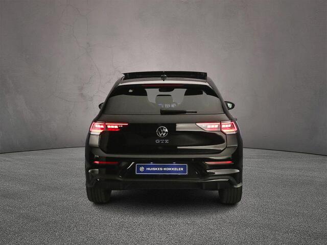 Volkswagen GOLF GTE 1.5 TSI eHybrid 272pk DSG Automaat Trekhaak, Panoramadak, Lederen bekleding, LED matrix koplampen, Black Style, Adaptive cruise control