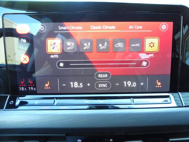 Volkswagen GOLF 1.4 eHybrid Style Headup | Digidash | Velours | Full LED | NL auto | 1e eig.