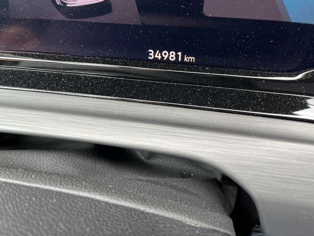 Volkswagen GOLF 1.4 eHybrid Style / AUTOMAAT/ PANO/ TREKHAAK/ STANDKACHEL/ ACC/ PARK.SENSOR.V+A/ CAMERA/ MEMORY SEAT/ MASSAGE/ STUUR+STOELVERWARM./ DODEHOEK/ KEYLESS/ APP-CONNECT/ IQ.LIGHT/ NAVI/ DAB/ RIJ-MODI/ 18'' LMV