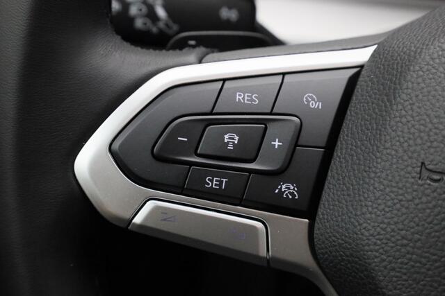 Volkswagen GOLF 1.0 eTSI 110 pk DSG Life | Panoramadak | Geheugen-/massagestoel | IQ Light | Achteruitrijcamera | Adaptive Cruise