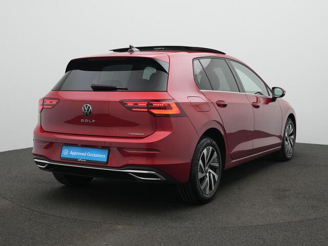Volkswagen GOLF 1.4 eHybrid 204 pk Style | Panoramadak | IQ Light | Geheugen-/massagestoel | Adaptive Cruise | Achteruitrijcamera | Stuur-/stoelverwarming