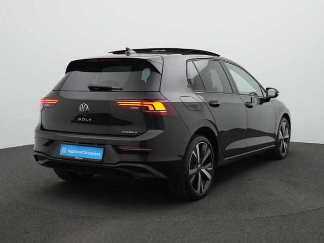 Volkswagen GOLF 1.5 eHybrid 204 pk Life Edition | Panoramadak | Stuur-/stoelverwarming | Achteruitrijcamera | Adaptive Cruise | Navigatie