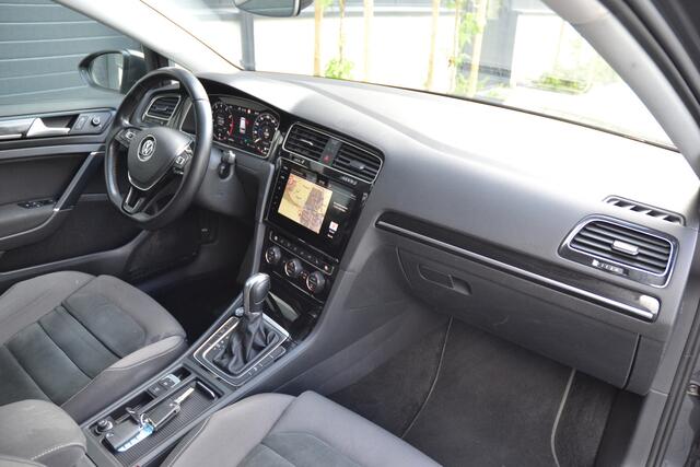 Volkswagen GOLF Variant 1.5 TSI Highline Automaat | Digitaal Cockpit | Stoelverwarming