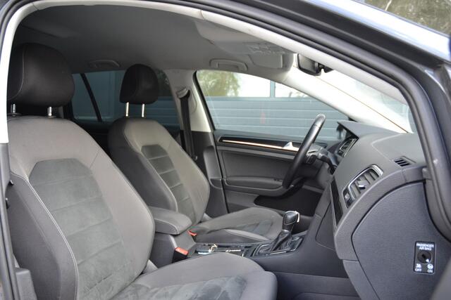 Volkswagen GOLF Variant 1.5 TSI Highline Automaat | Digitaal Cockpit | Stoelverwarming