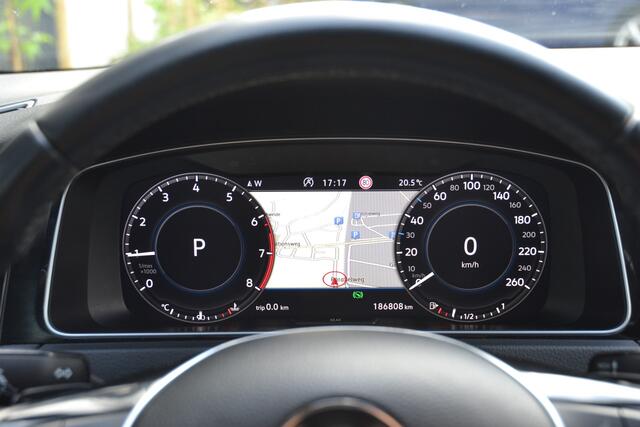 Volkswagen GOLF Variant 1.5 TSI Highline Automaat | Digitaal Cockpit | Stoelverwarming