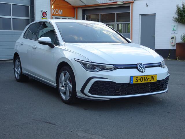 Volkswagen GOLF 1.4 eHybrid GTE Automatische airco, navigatie, cruise controle, sport interieur, parkeersensoren, totaal 240 pk, licht metalen velgen, automaat, enz, enz.