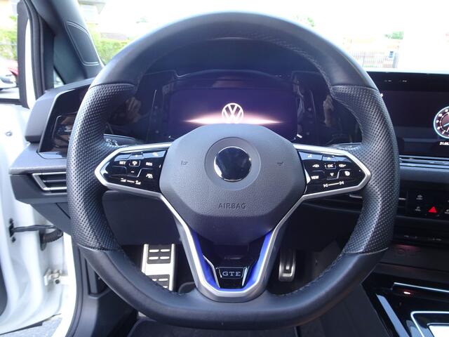 Volkswagen GOLF 1.4 eHybrid GTE Automatische airco, navigatie, cruise controle, sport interieur, parkeersensoren, totaal 240 pk, licht metalen velgen, automaat, enz, enz.