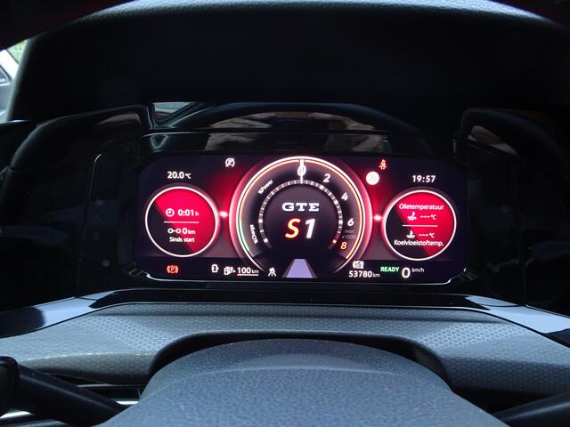 Volkswagen GOLF 1.4 eHybrid GTE Automatische airco, navigatie, cruise controle, sport interieur, parkeersensoren, totaal 240 pk, licht metalen velgen, automaat, enz, enz.