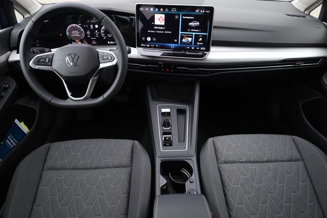 Volkswagen GOLF 1.5 eHybrid Life Edition Navigatie, Wegklapbare trekhaak, panoramadak, 18" LMV, achteruitrijcamera, spiegelpakket, clima, lane assist, parkeersensoren voor en achter.