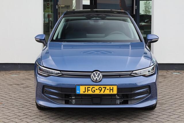 Volkswagen GOLF 1.5 eHybrid Life Edition Navigatie, Wegklapbare trekhaak, panoramadak, 18" LMV, achteruitrijcamera, spiegelpakket, clima, lane assist, parkeersensoren voor en achter.