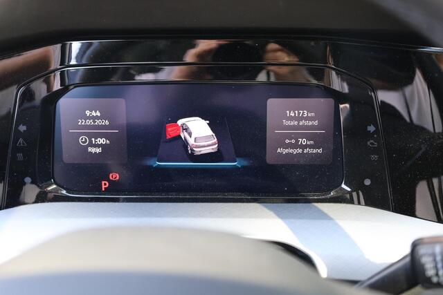Volkswagen GOLF 1.5 eHybrid Life Edition Navigatie, Wegklapbare trekhaak, panoramadak, 18" LMV, achteruitrijcamera, spiegelpakket, clima, lane assist, parkeersensoren voor en achter.