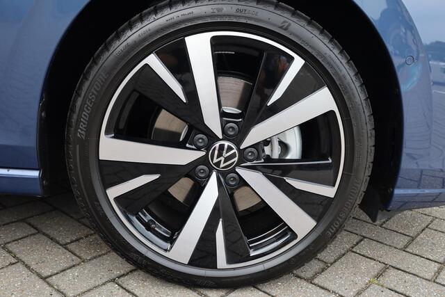 Volkswagen GOLF 1.5 eHybrid Life Edition Navigatie, Wegklapbare trekhaak, panoramadak, 18" LMV, achteruitrijcamera, spiegelpakket, clima, lane assist, parkeersensoren voor en achter.