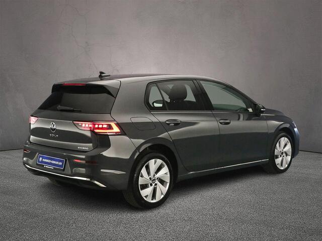 Volkswagen GOLF Life Edition 1.5 TSI eHybrid 204pk DSG Automaat Adaptive cruise control, LED matrix koplampen, Achteruitrijcamera, App connect, Stuurwiel verwarmd