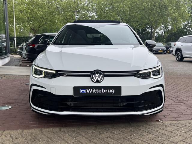 Volkswagen GOLF 1.5 eTSI 150pk DSG R-Line / Panorma dak / Black style / Standkachel / 18'' LMV