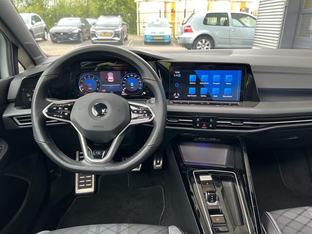 Volkswagen GOLF 1.5 eTSI 150pk DSG R-Line / Panorma dak / Black style / Standkachel / 18'' LMV