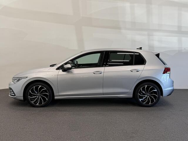 Volkswagen GOLF 1.0 TSI 110pk Life Lounge Apple Carplay Android Auto Parkeersensoren Cruise Control DAB Climate Control LED Koplampen Bluetooth Lichtmetalen Velgen