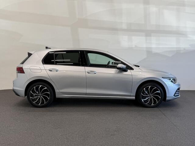 Volkswagen GOLF 1.0 TSI 110pk Life Lounge Apple Carplay Android Auto Parkeersensoren Cruise Control DAB Climate Control LED Koplampen Bluetooth Lichtmetalen Velgen