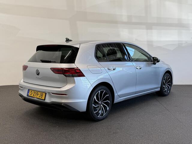 Volkswagen GOLF 1.0 TSI 110pk Life Lounge Apple Carplay Android Auto Parkeersensoren Cruise Control DAB Climate Control LED Koplampen Bluetooth Lichtmetalen Velgen
