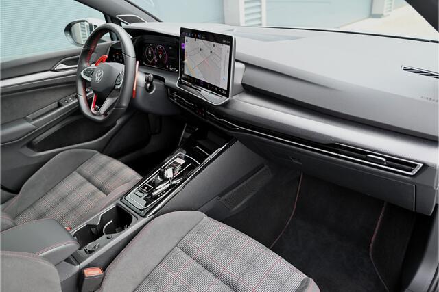 Volkswagen GOLF 2.0 TSI GTI 265 PK 8.5 / PANO / CRYSTAL ICE BLUE / IQ LIGHT / HARMAN KARDON / ACC / TREKHAAK / FACELIFT
