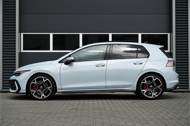 Volkswagen GOLF 2.0 TSI GTI 265 PK 8.5 / PANO / CRYSTAL ICE BLUE / IQ LIGHT / HARMAN KARDON / ACC / TREKHAAK / FACELIFT