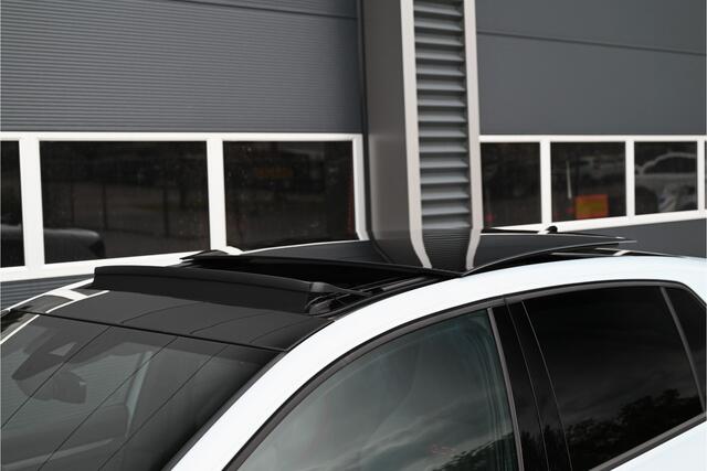 Volkswagen GOLF 2.0 TSI GTI 265 PK 8.5 / PANO / CRYSTAL ICE BLUE / IQ LIGHT / HARMAN KARDON / ACC / TREKHAAK / FACELIFT