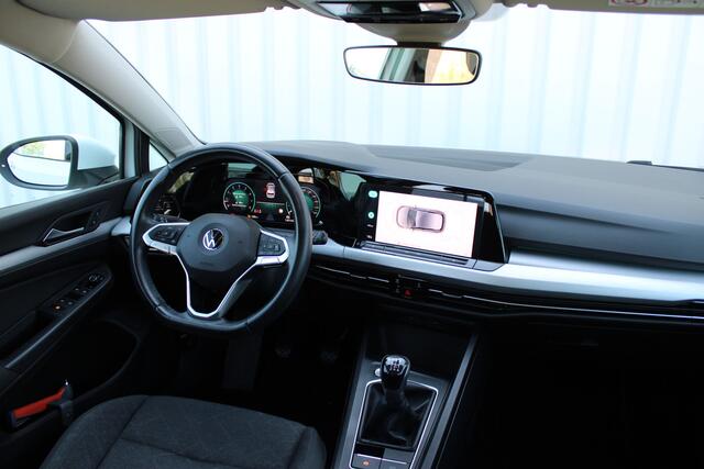 Volkswagen GOLF 1.5 TSI Life | Incl. 12 maanden garantie | Adaptieve cruise control | Apple carplay/Android auto | Parkeersensoren | Digitale cockpit | Navigatie | DAB radio |