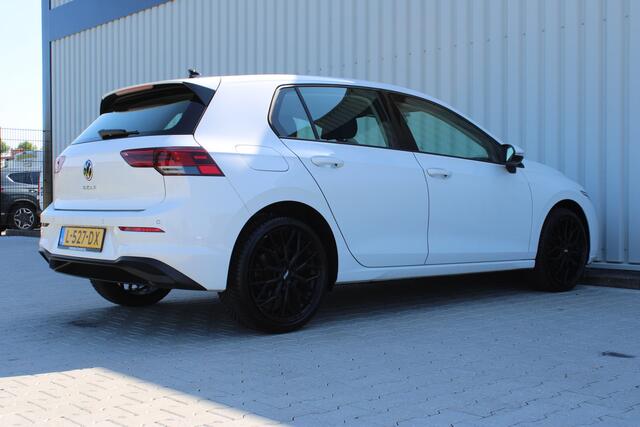 Volkswagen GOLF 1.5 TSI Life | Incl. 12 maanden garantie | Adaptieve cruise control | Apple carplay/Android auto | Parkeersensoren | Digitale cockpit | Navigatie | DAB radio |