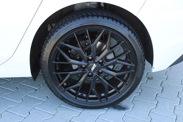 Volkswagen GOLF 1.5 TSI Life | Incl. 12 maanden garantie | Adaptieve cruise control | Apple carplay/Android auto | Parkeersensoren | Digitale cockpit | Navigatie | DAB radio |