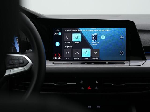 Volkswagen GOLF 1.4 eHybrid 204 pk Style | Geheugen-/massagestoel | Stuur-/stoelverwarming | Achteruitrijcamera | Adaptive Cruise