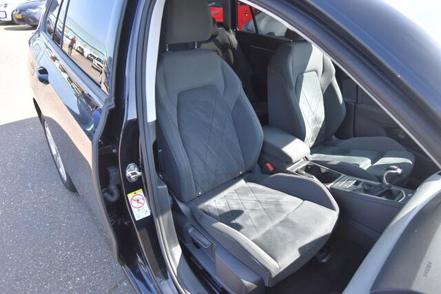 Volkswagen GOLF Variant 1.5 TSI Life Business , VIRTUAL COCPIT , LED KOPL , PDC V+A , NAVI , CLIMATR ,