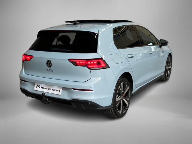 Volkswagen GOLF 1.5eHybrid 200kW/272PK Black Style GTE · Panoramadak · Trekhaak · Camera + Parkeersensoren · Garantie t/m 27-05-2030 of 100000km.