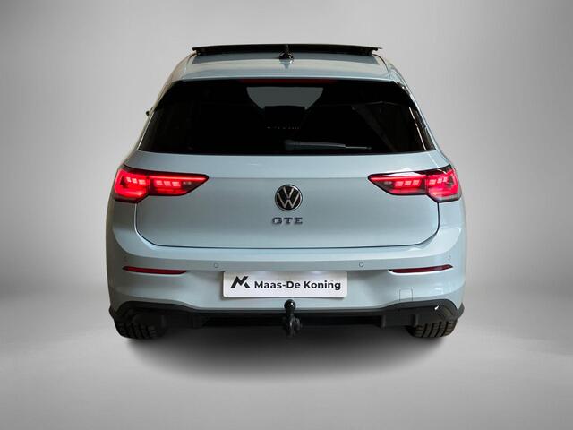 Volkswagen GOLF 1.5eHybrid 200kW/272PK Black Style GTE · Panoramadak · Trekhaak · Camera + Parkeersensoren · Garantie t/m 27-05-2030 of 100000km.